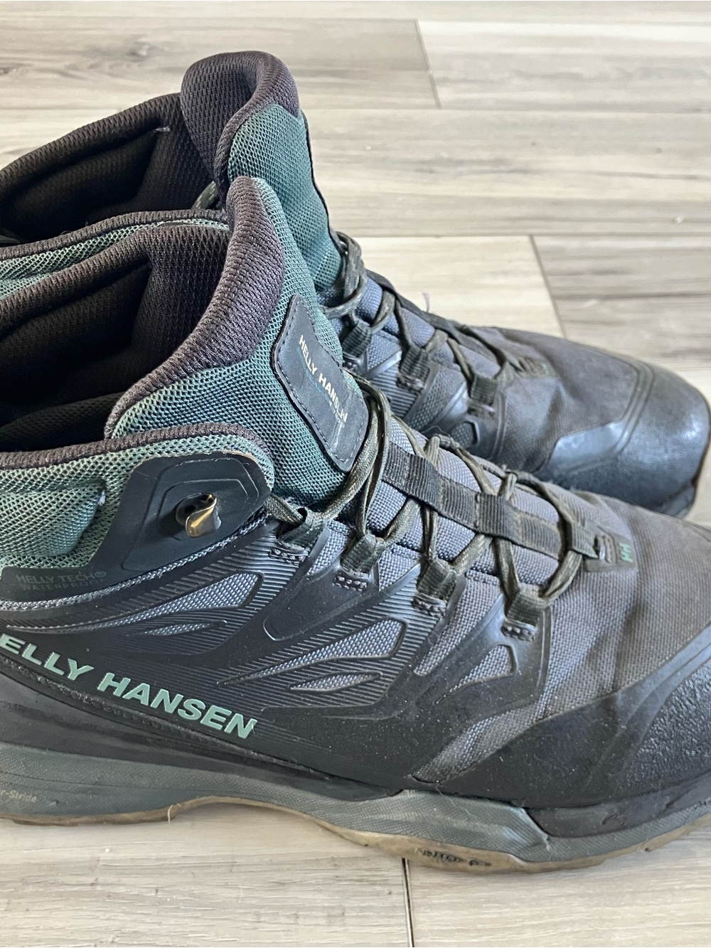 Helly Hansen Men’s Black and Teal Outdoor Boots